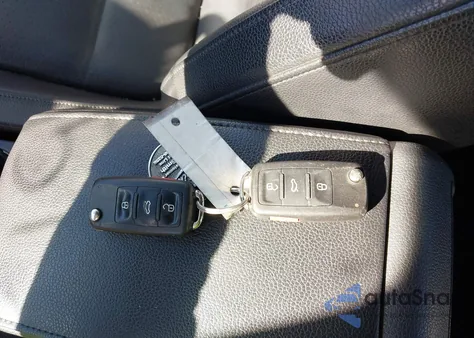 2014 Volkswagen Jetta 1.8T Se z USA, uszkodzony, nr VIN 3VWD07AJ1EM436665